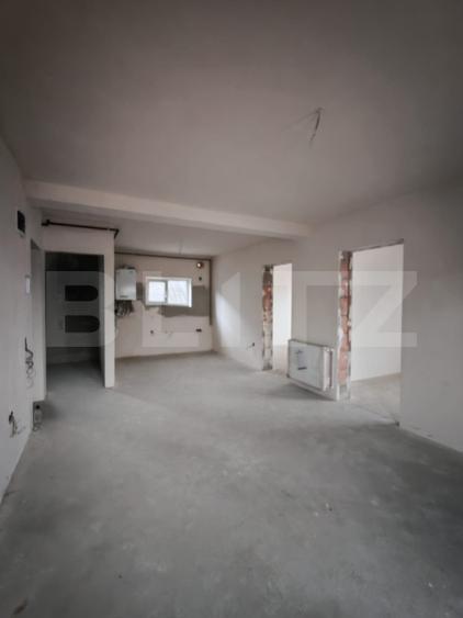 Apartament cu 3 camere semidecomandat în Central