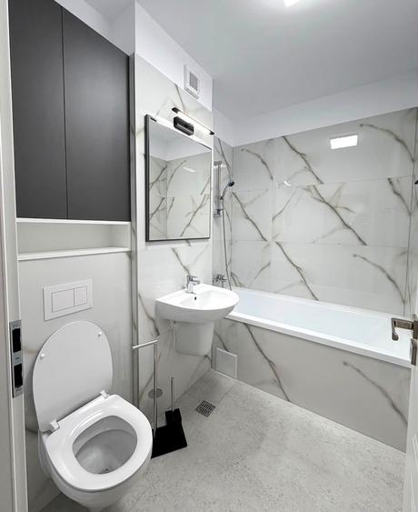 Apartament cu 3 camere semidecomandat în Aradului
