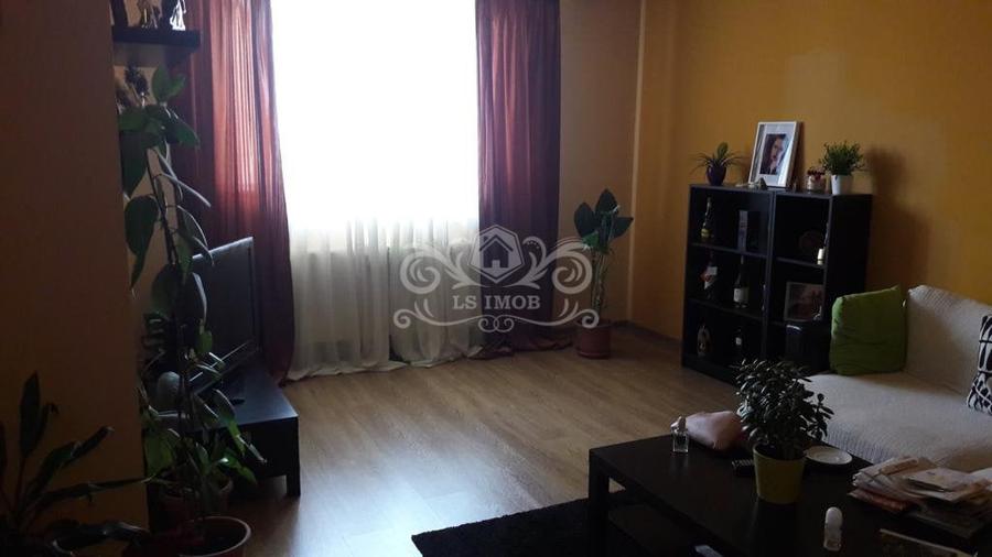 Casă cu 7 camere cu Canalizare în Central