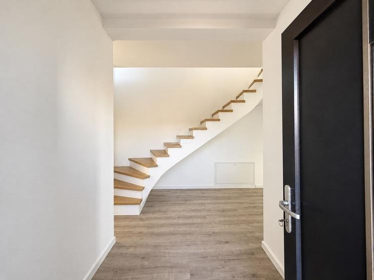 Duplex cu 5 camere cu Canalizare în Moșnița Nouă