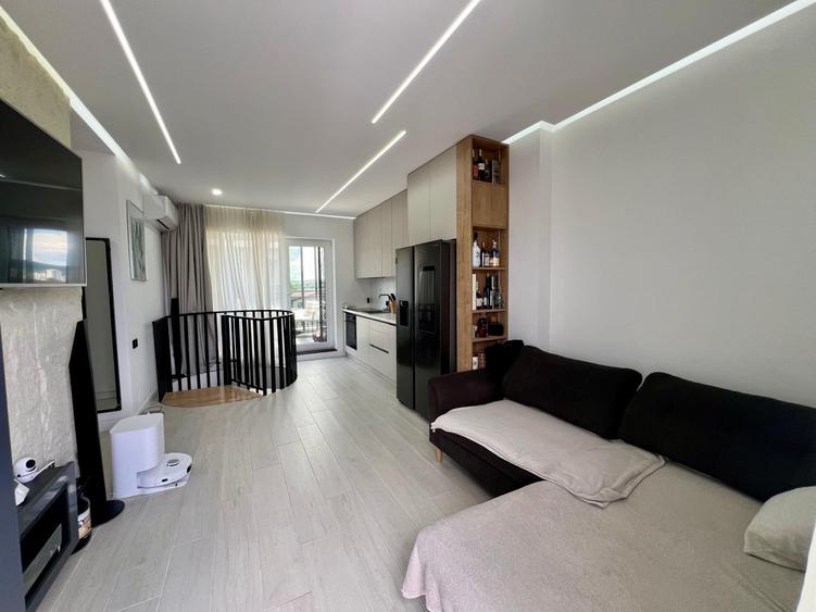 Apartament cu 3 camere semidecomandat, mobilat în Florești