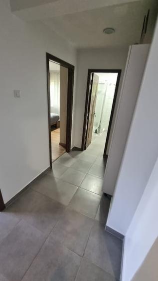 Apartament cu 3 camere decomandat în Otopeni