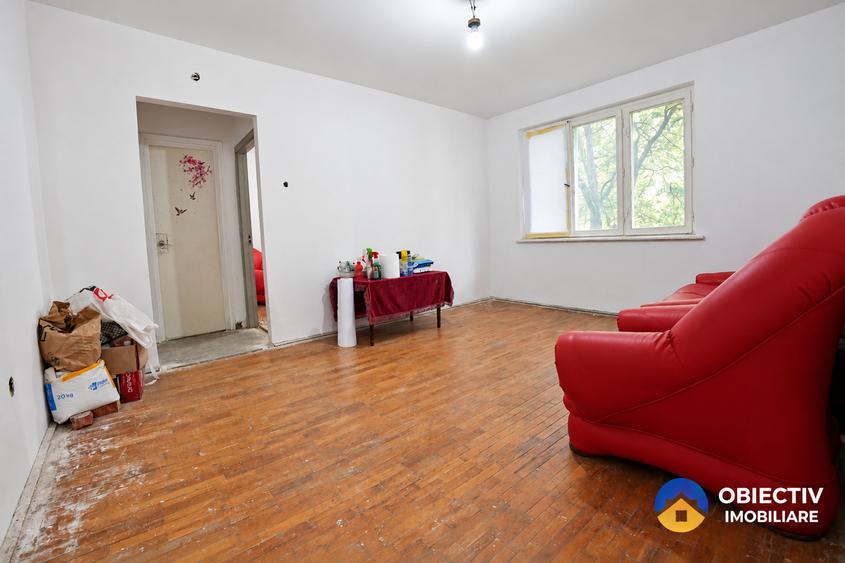 Apartament cu 3 camere semidecomandat în Central