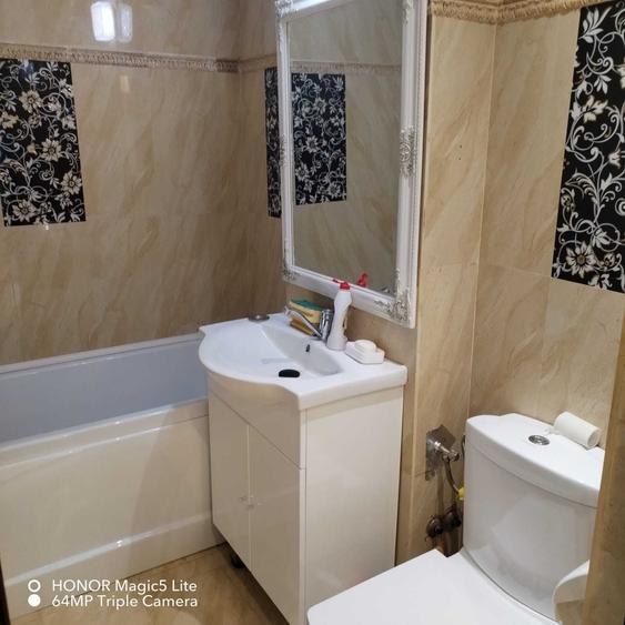 Apartament cu 3 camere decomandat în Palazu Mare