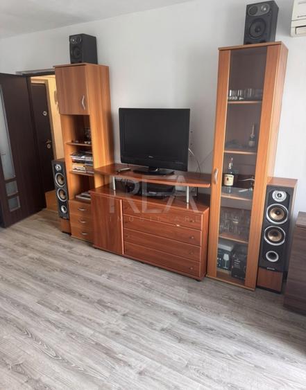 Apartament cu 3 camere decomandat, mobilat în Lujerului