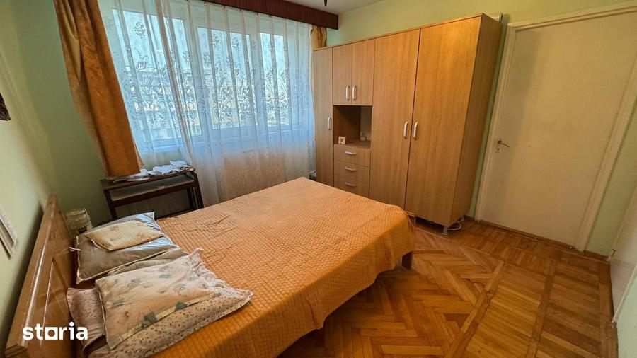 Apartament cu 3 camere decomandat în Cornișa