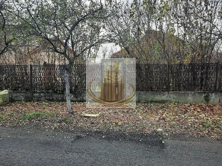 Casă individuală cu 3 camere cu Canalizare în Plopi