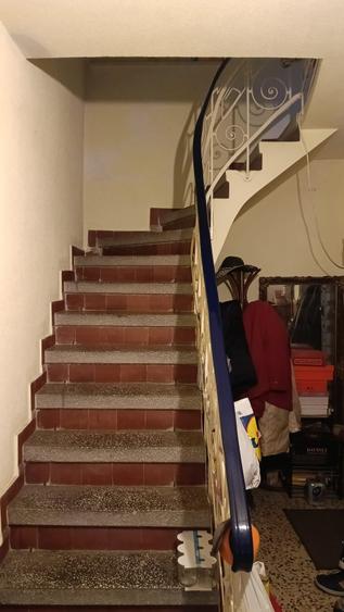 Casă cu 6 camere cu Canalizare în Central