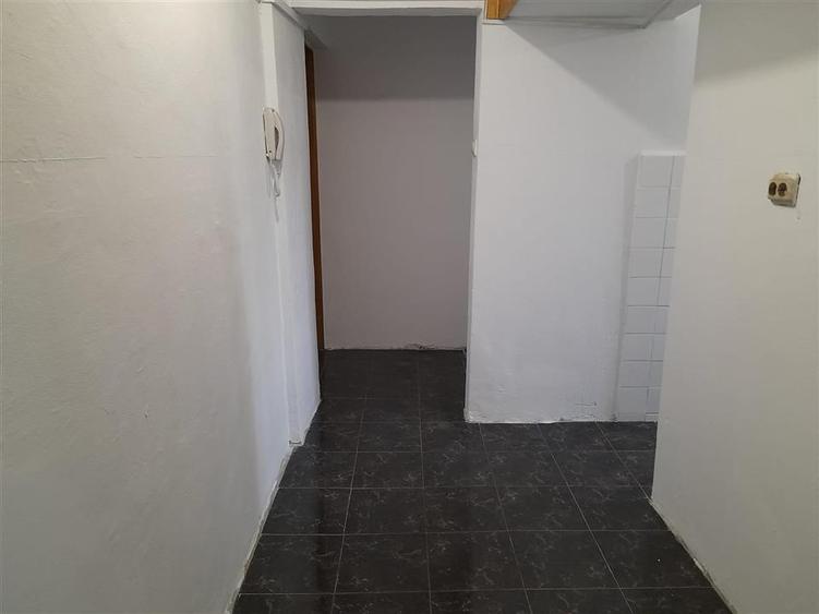 Apartament cu 3 camere semidecomandat în Dacia