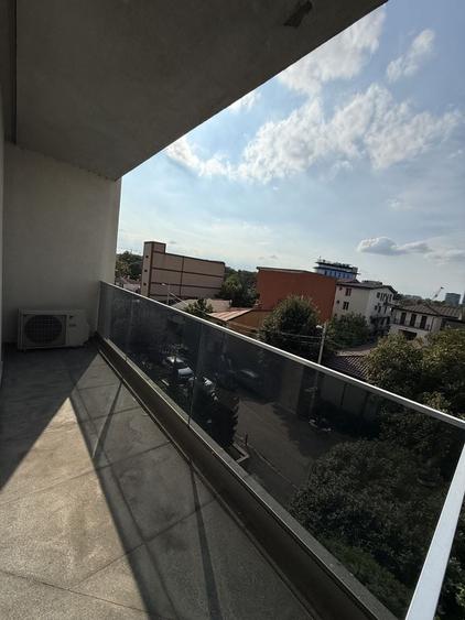 Apartament cu 2 camere semidecomandat, mobilat în Barbu Văcărescu