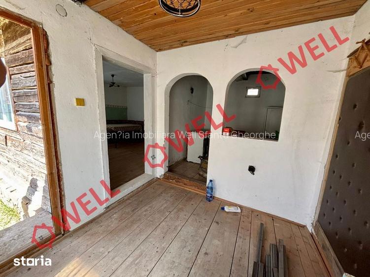 Casa din lemn cu teren de vanzare in Valea Seaca!