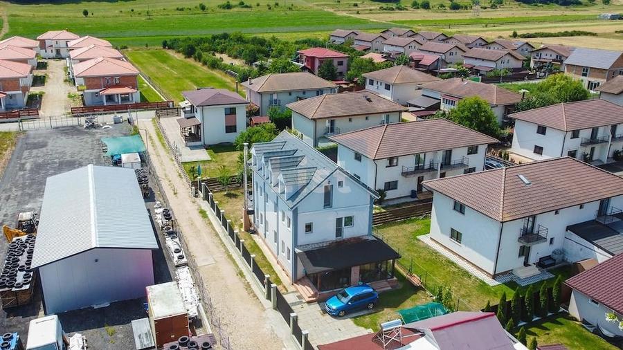 Casă cu 7 camere cu Teren 500 Mp în Gilău