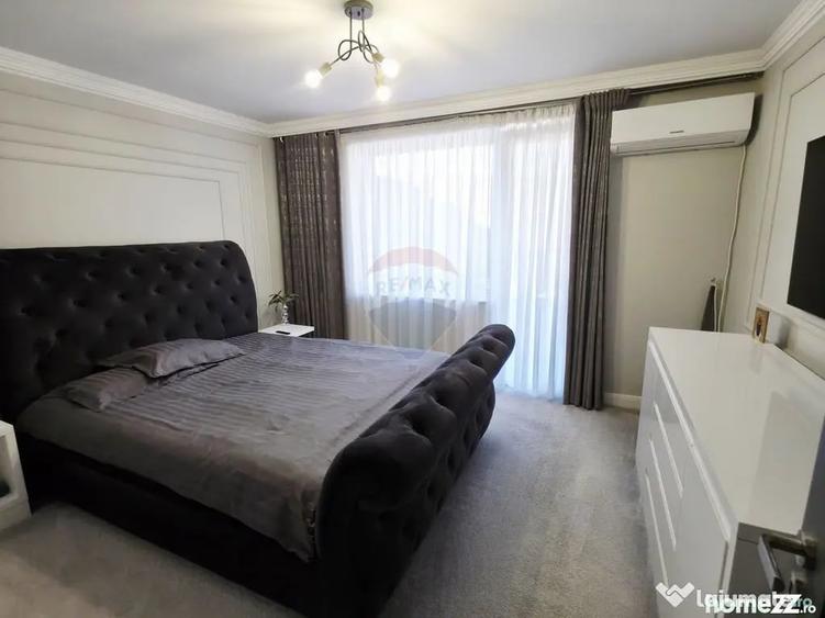 Apartament cu 5 camere decomandat în Precista