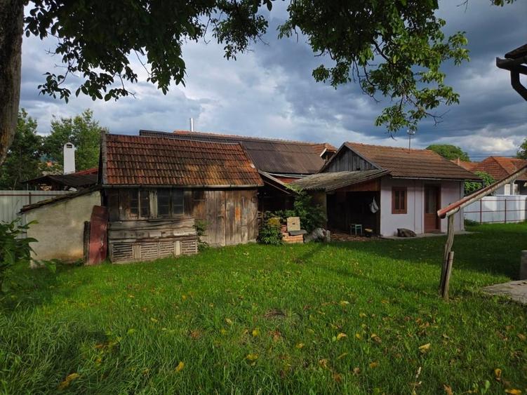 Casă individuală cu 4 camere cu Teren 2605 Mp în Zăbala