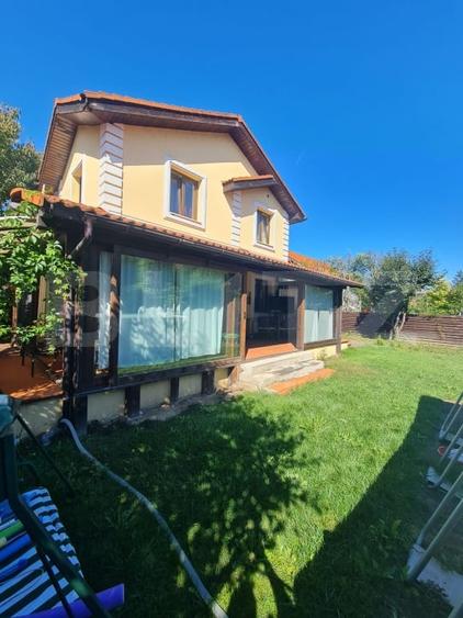 Casă individuală cu 4 camere cu Canalizare în Florești
