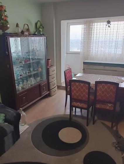 Apartament cu 3 camere decomandat în Rahova