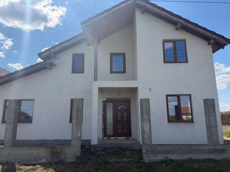 Casă cu 4 camere cu Teren 500 Mp în Mândruloc
