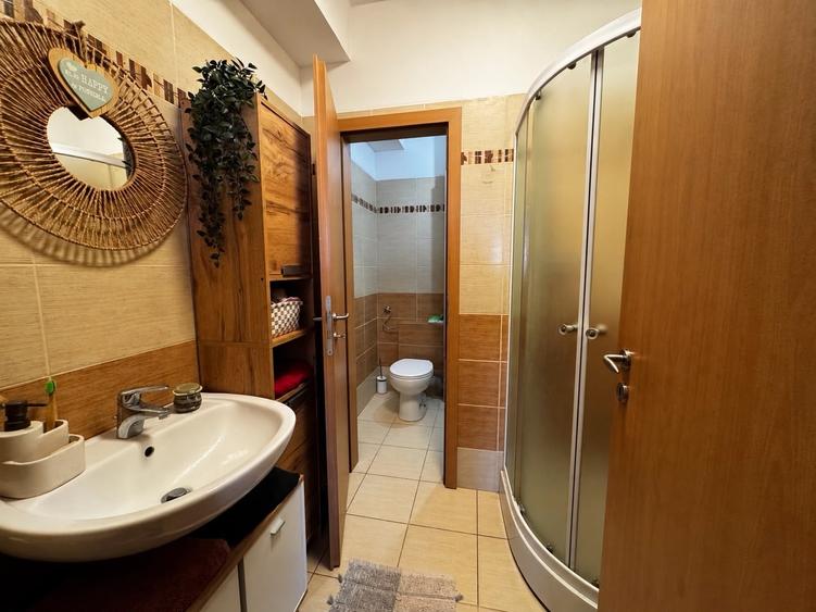 Apartament cu 3 camere decomandat, mobilat în Dumbrăvița