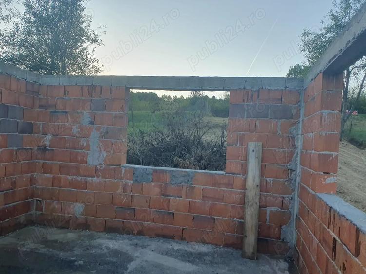 Casă cu 2 camere cu Teren 1142 Mp în Milova