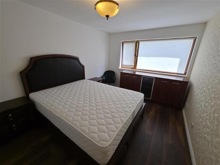 Duplex cu 4 camere cu Canalizare în 1 Decembrie