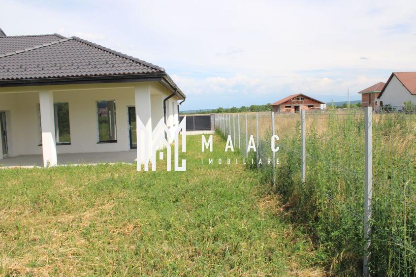Duplex cu 3 camere cu Canalizare în Cristian