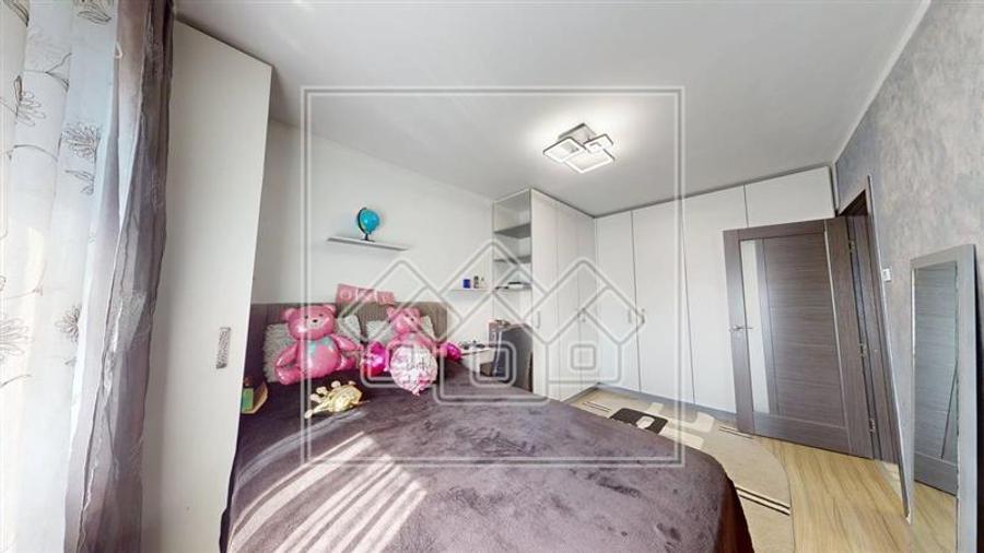 Apartament cu 3 camere decomandat în Mihai Viteazul