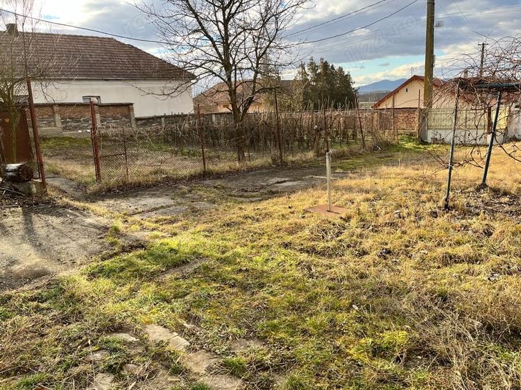 Teren de 8000 mp, în Simeria Veche