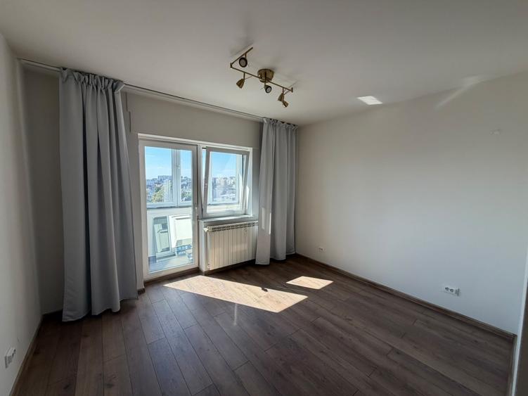 Apartament cu 4 camere semidecomandat în Unirii