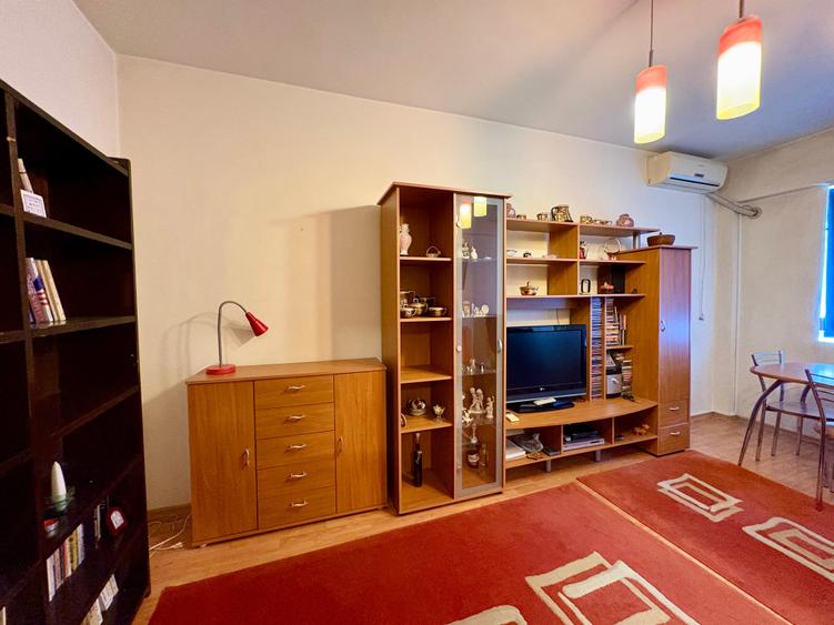 Apartament cu 3 camere decomandat în Giurgiului