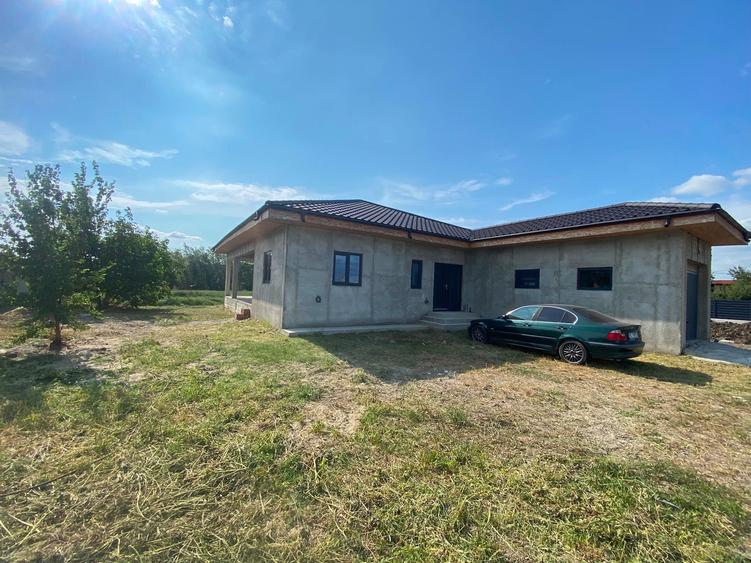 Casă cu 3 camere în Săucești