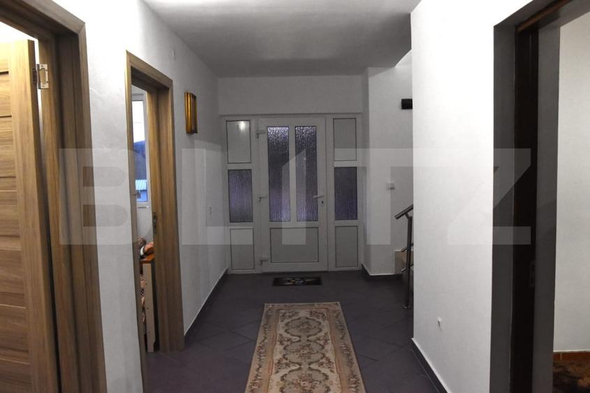 Casă individuală cu 7 camere cu Piscina în Cornești