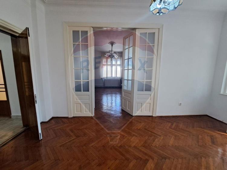 Casă cu 4 camere cu Teren 998 Mp în Gara
