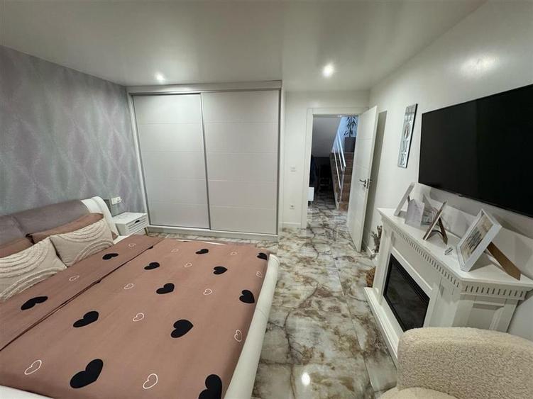 Casă individuală cu 5 camere cu Canalizare în Câmpineanca