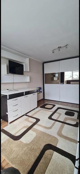 Apartament cu 2 camere decomandat în Precista