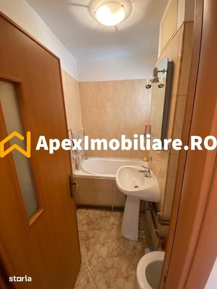 Apartament cu 3 camere decomandat, mobilat în Andronache