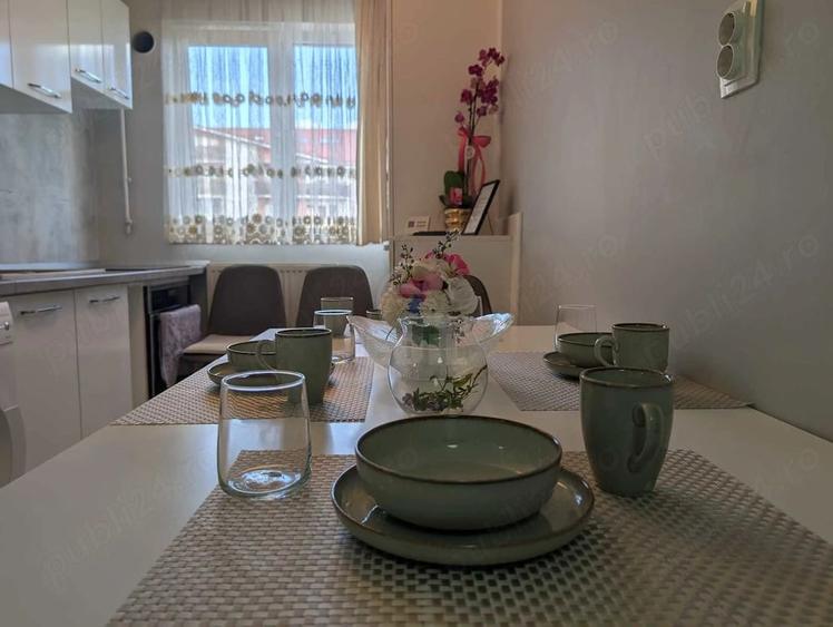 Apartament cu 3 camere semidecomandat în Florești