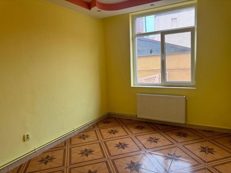 Casă cu 4 camere cu Teren 400 Mp în Colentina