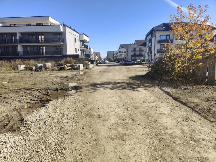 Teren Construcții intravilan de 700 mp, în Tractorul