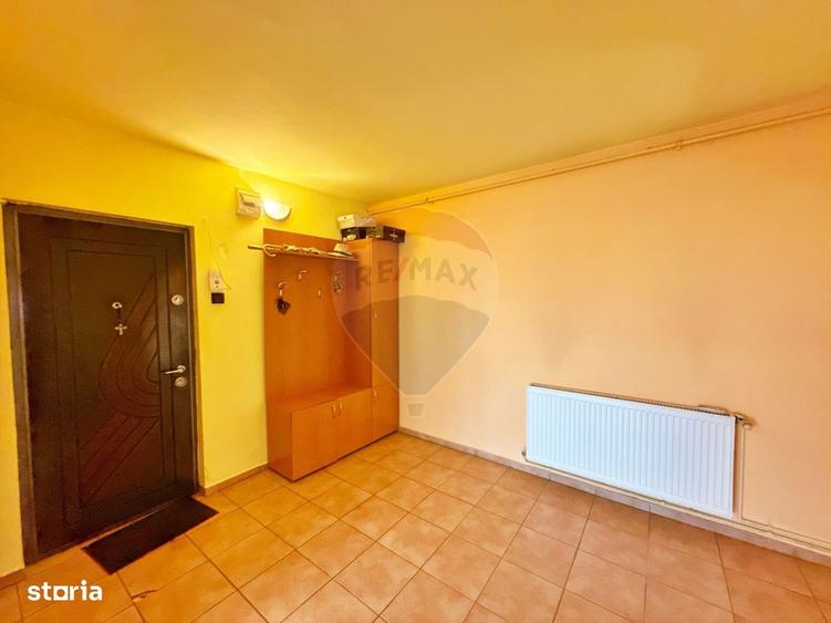 Apartament cu 3 camere semidecomandat, mobilat în Aurel Vlaicu