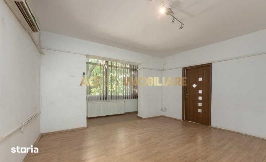 Apartament cu 3 camere în Centrul Civic