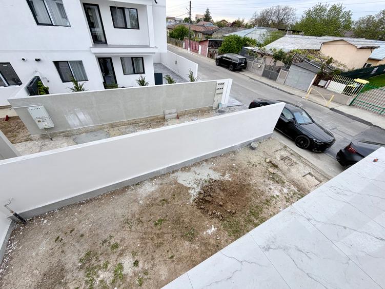 Duplex cu 7 camere cu Canalizare în Sud