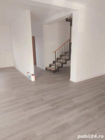Casă cu 3 camere cu Teren 300 Mp în Utvin