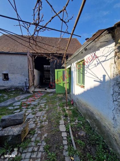 Casă cu 3 camere în Mateiaș