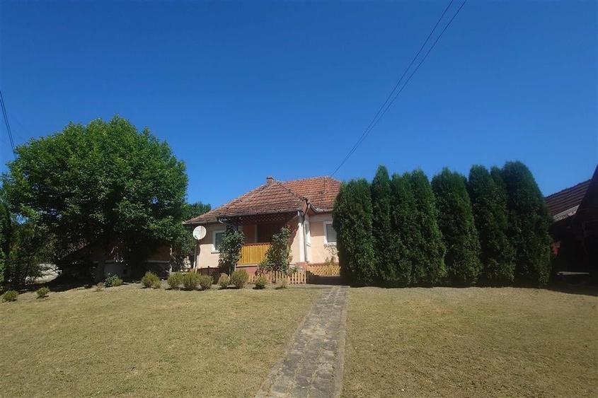 Casă individuală cu 3 camere cu Garaj în Luncoiu de Jos