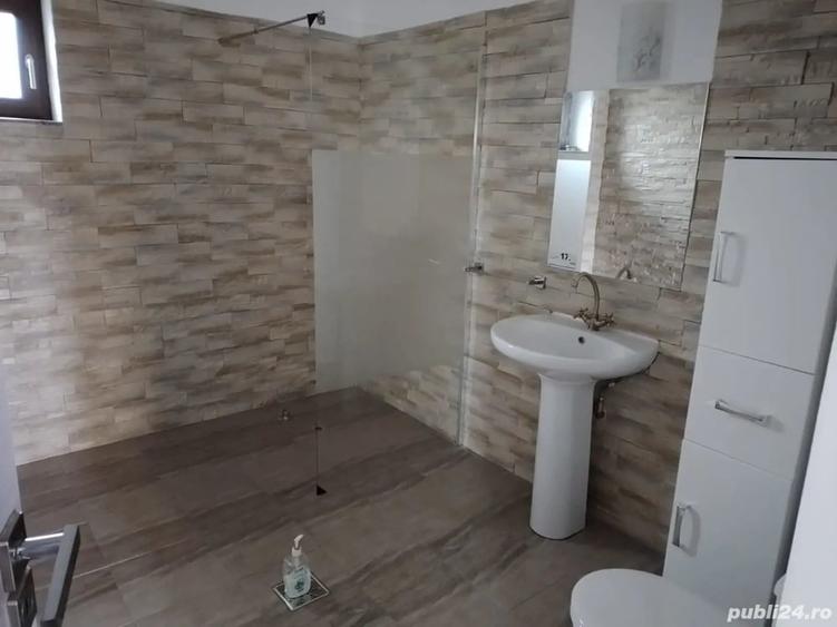 Casă cu Teren 200 Mp în Hinova