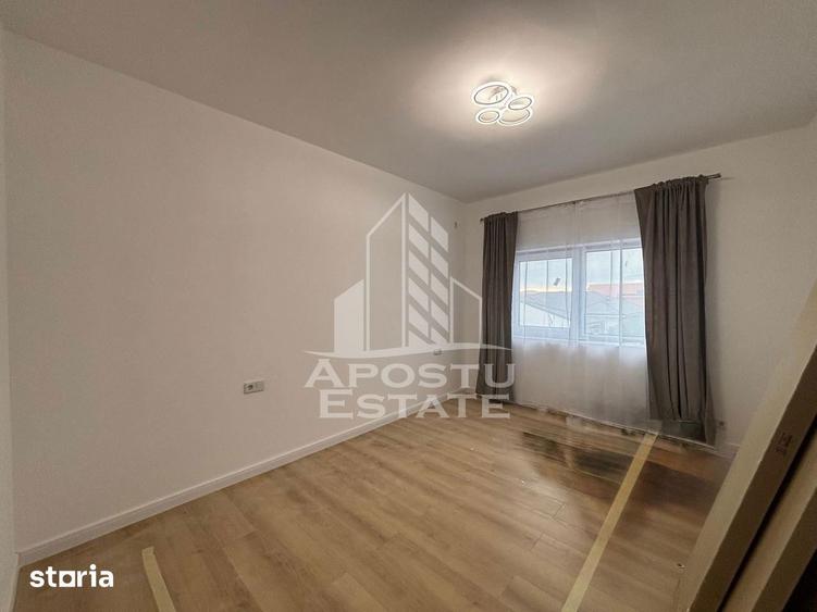 Casă cu 5 camere cu Teren 440 Mp în Dumbrăvița