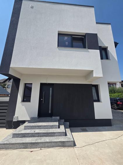 Casă individuală cu 4 camere cu Teren 400 Mp în Central