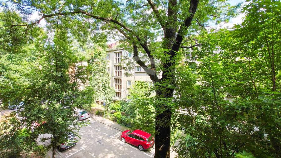 Apartament cu 3 camere decomandat, mobilat în Ferentari