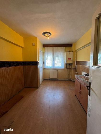 De vanzare apartament cu 3 camere, etajul 1, pret 62.500 euro - 1