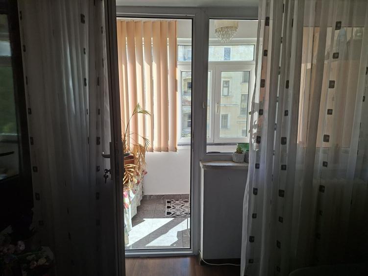 Apartament cu 3 camere semidecomandat în Popoveni